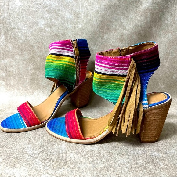 Very Volatile Serape Fringe Sandals -
Size 8 - Picture 6 of 7